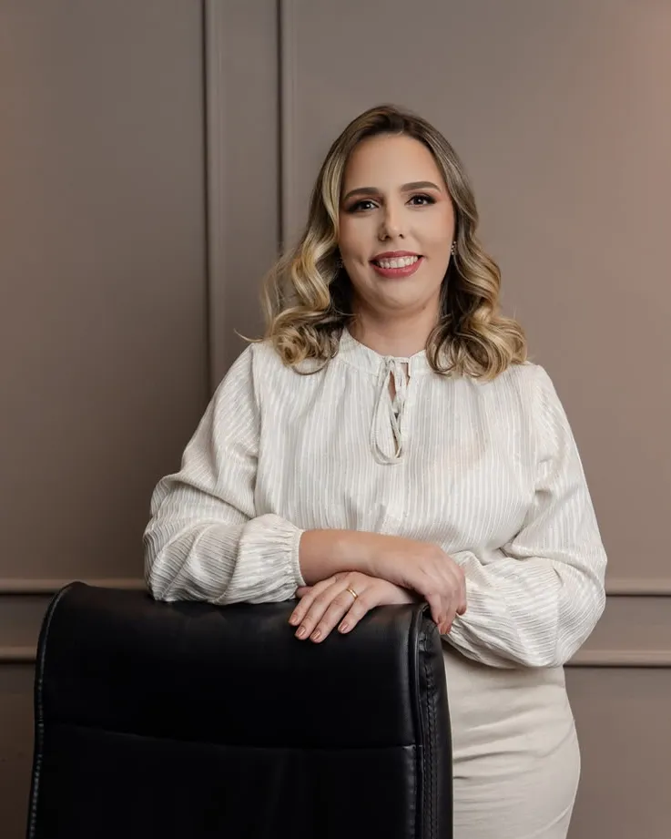 Mariane Stefanel no escritório